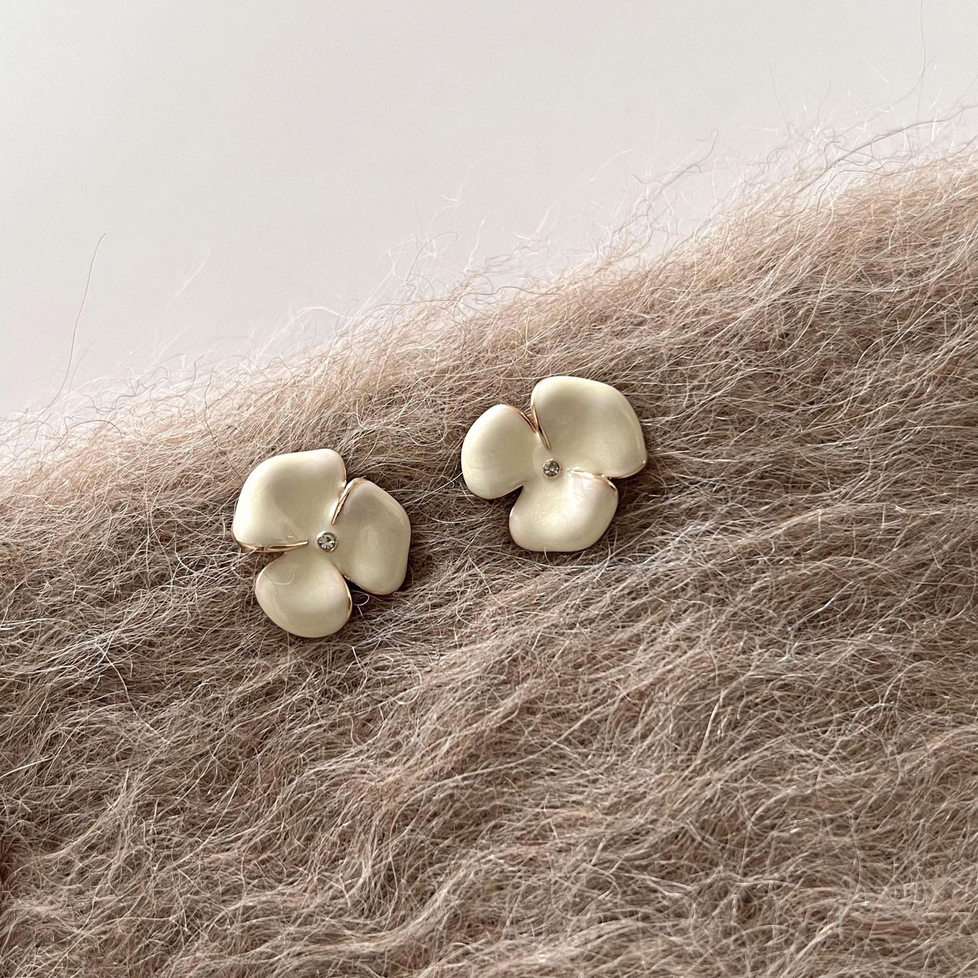 Earrings, flowered
