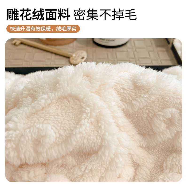 サンゴの絨毯の布団を厚くして保温します。|undefined