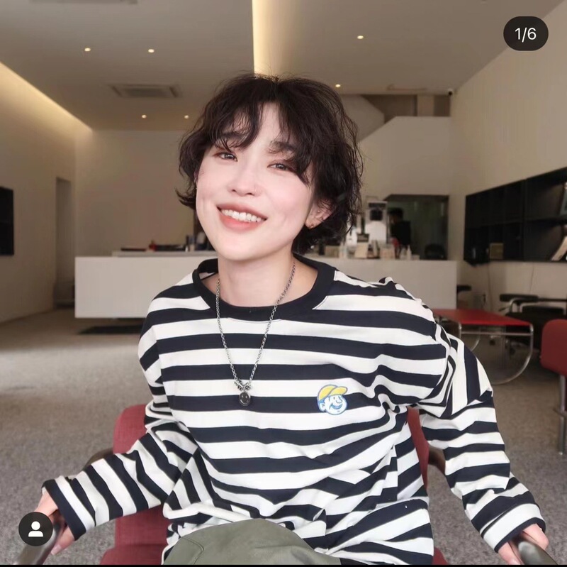 (Seven Seven) Korean version of casual Seoul Feel small yellow hat embroidery American retro style black and white striped long sleeve T-shirt