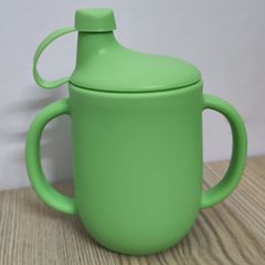 創意携帯子供食品級シリカゲル学生コップは高温に耐えて水を飲むことができます。