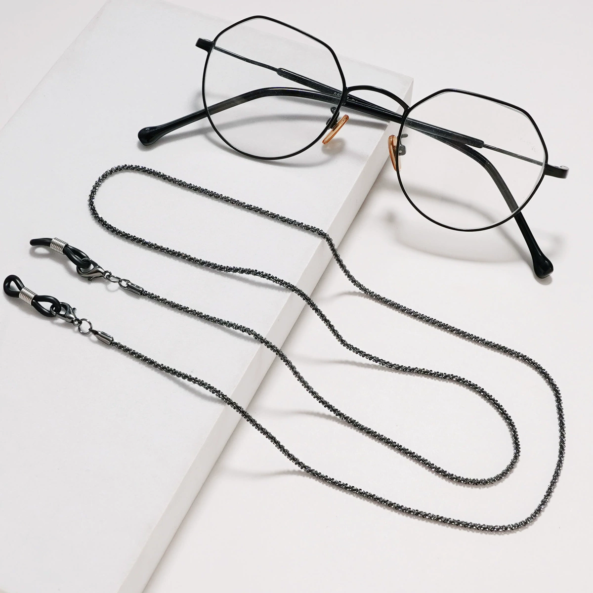 Small design glasses, metal strap, medical mask, light luxury style
