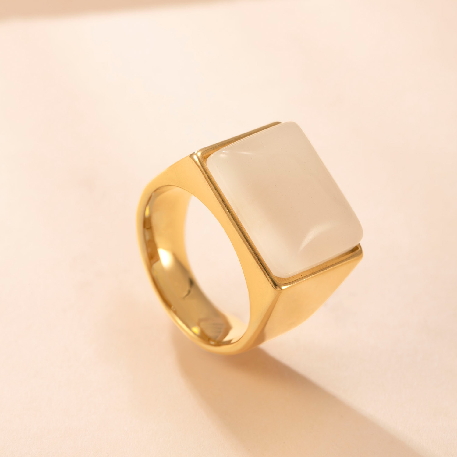Anillo de acero de titanio transfronterizo europeo y americano de lujo ligero estilo palacio fundición cuadrado anillo de piedra natural joyería femenina de acero inoxidable