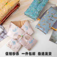 织锦缎缎面秋冬款围巾国风中式复古刺绣双面盘扣女款保暖御寒围脖