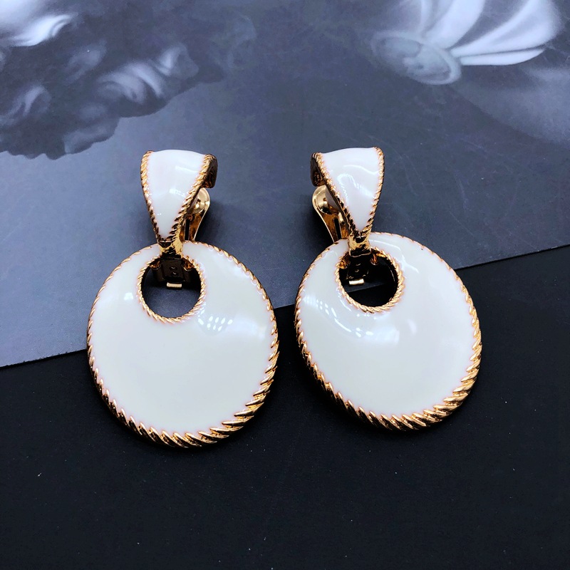 10g Weight No Inlaid Inlay Material Earrings, Ear Studs Classification Travel Occasion Heart Pattern Women'S Gender Fashion Style White, Green, Gold, Silver, Black Color Electroplating Real Gold Color Enamel Glaze Flower Pearl Gems Ear Clip Wholesale 5