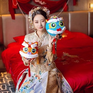 ♔Bride's Wedding License Wedding Photo Props Lion Dance Lantern Morning Gown Bridesmaid Group Chinese Wedding Follow-up Small Batch