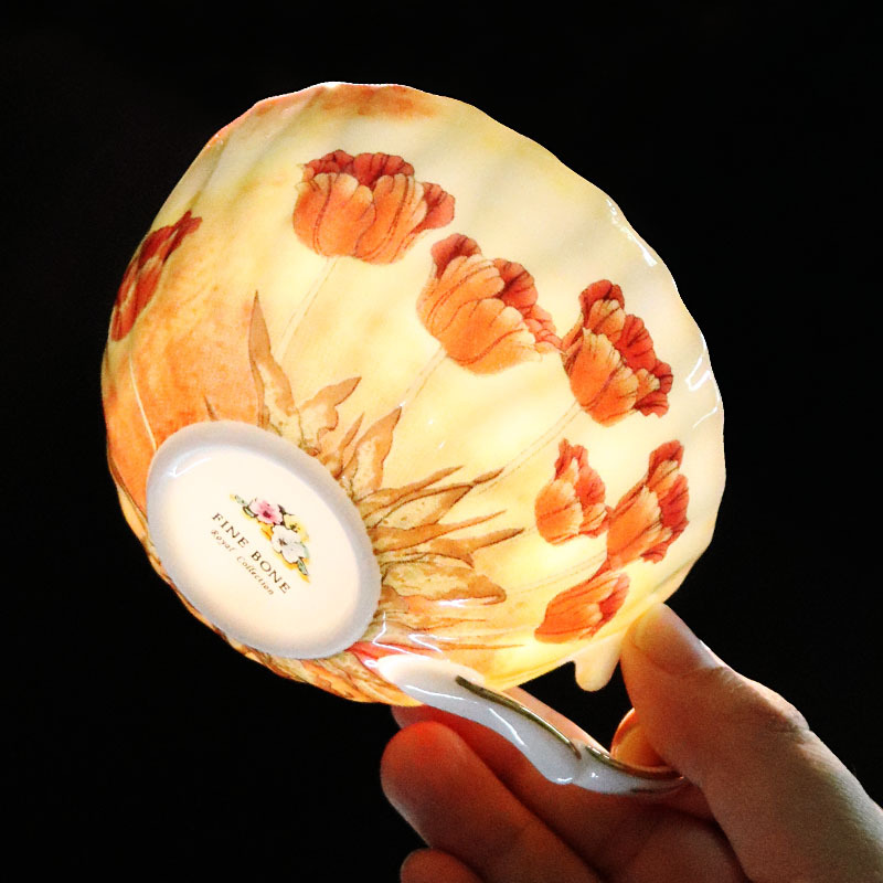 Juego de tazas y platillos de café de cerámica exquisita floral, porcelana de hueso de alto valor, juego de té de la tarde de estilo europeo, caja de regalo, productos de cola de exportación