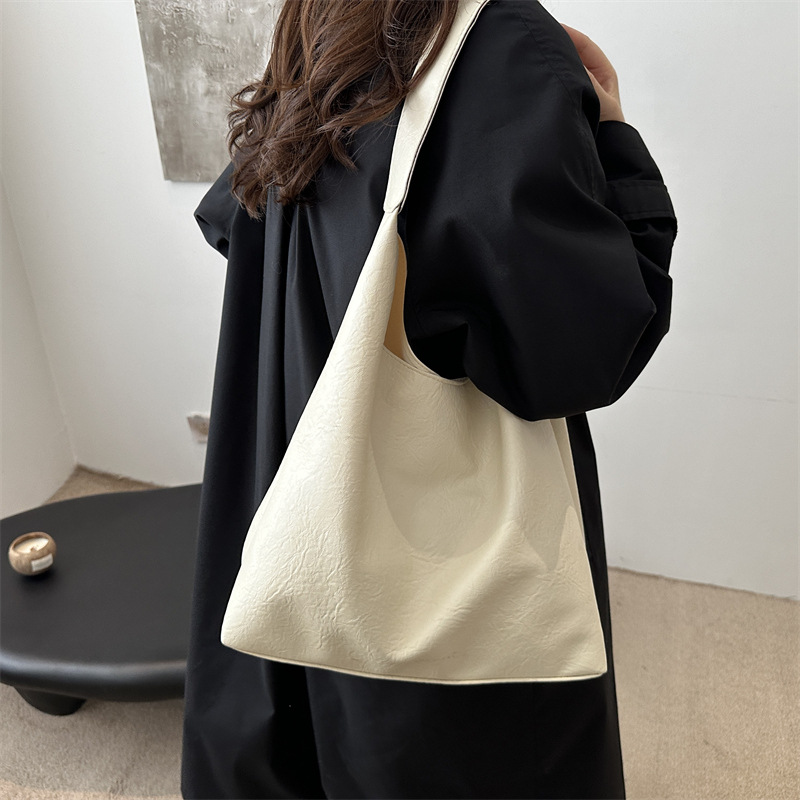 Bolso coreano de invierno para mujeres 2024 bolso de viaje de alta calidad sensación de gran capacidad simple versátil bolso de hombro de cuero suave