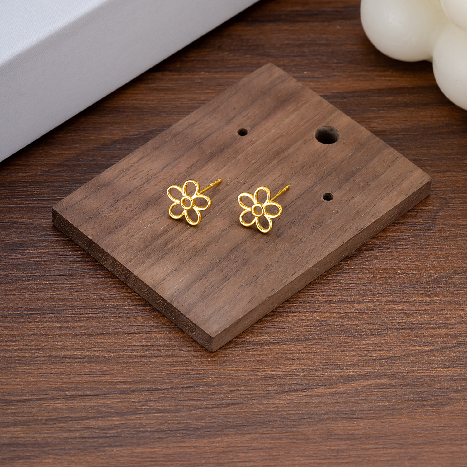 Sophisticated small cute fashionable elegant earrings
