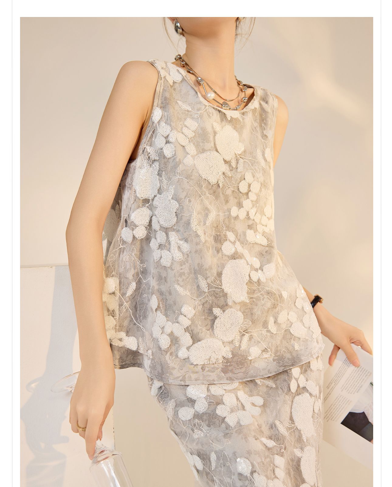 Bộ vest nữ phong cách Trung Quốc mới mùa hè 2026, thêu sequin, chân váy ngắn và áo vest — Chân váy màu trắng be, Chân váy đen cao cấp, Gilê đen cao cấp, Gi lê màu trắng be chi tiết 9