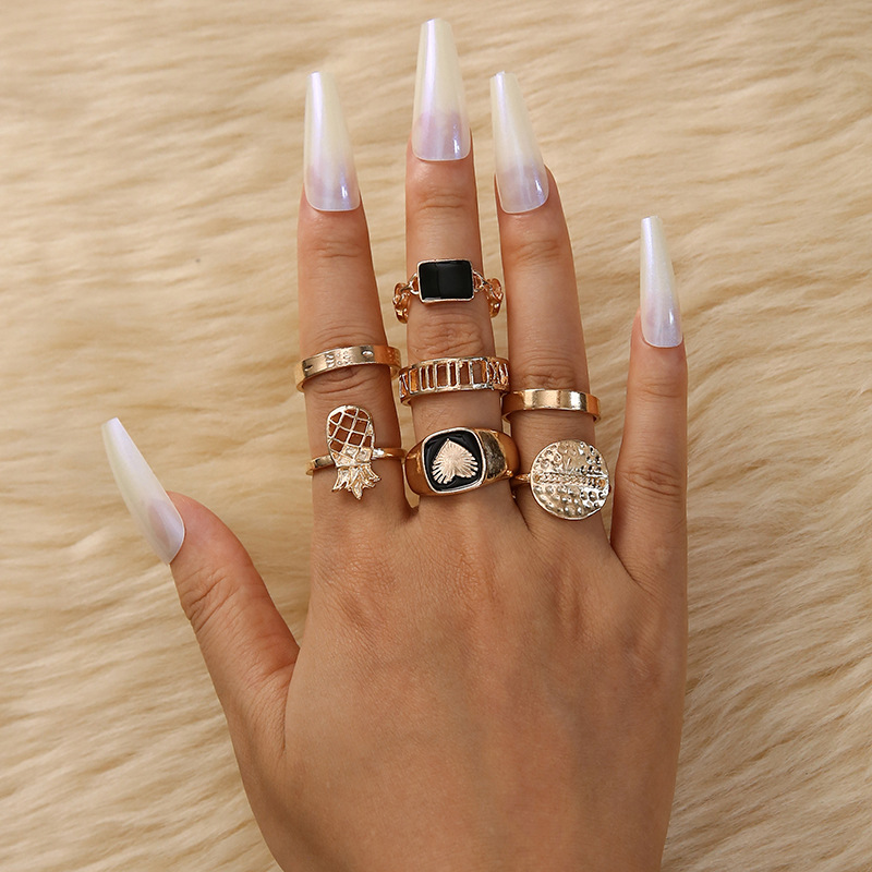 Cross-border New Ring Set Trend Love Dripping Oil Hollow Pineapple Ring 7-piece Combination Ring display picture 2