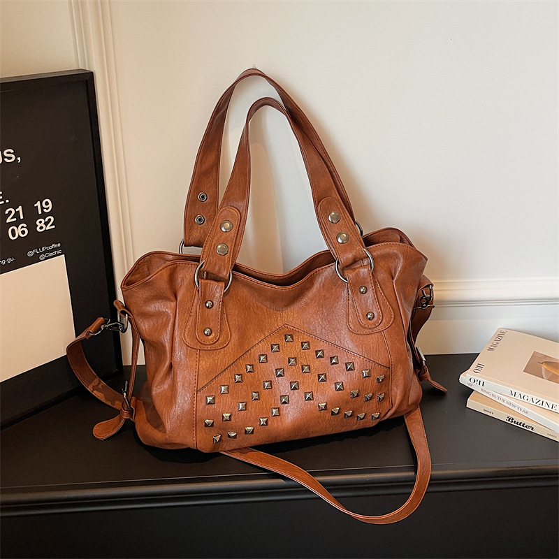 Retro Punk Studded Shoulder Bag For Women Large Capacity Handbag_voghion.com