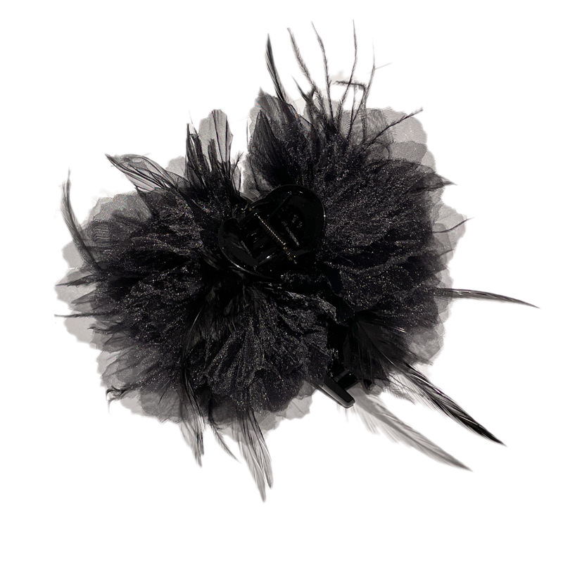 Elegant and sophisticated temperament, with a sense of immortality, pearl feathers, large size claw clip, female back spoon, curly hair, shark clip, and versatile fur hair clip