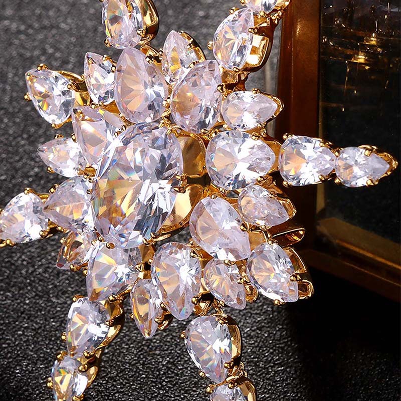Personalidad transfronteriza broche floral de alto nivel de zircon pectoral traje de flor universal accesorios de temperamento broche femenino