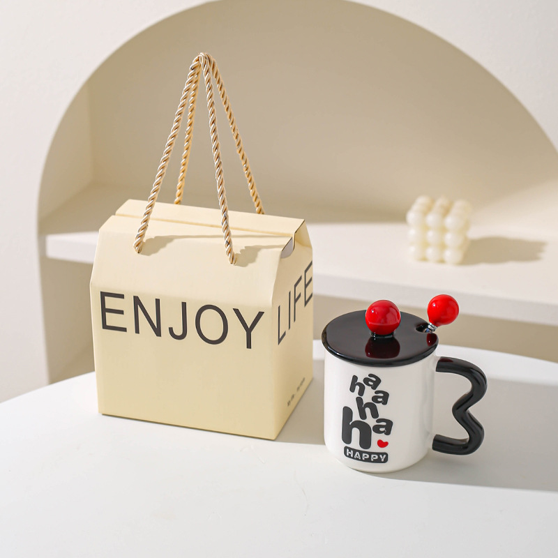 Tazas de cerámica de moda, tazas de agua creativas para hombres y mujeres, tazas de pareja, tazas de café con cucharas para regalos de amigos.