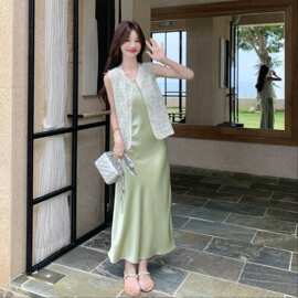 浅绿色绝美优雅提花马甲连衣裙套装女2026夏新款缎面吊带裙两件套