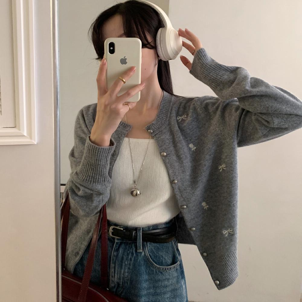 早秋韩系圆领蝴蝶刺绣针织开衫女秋新款宽松甜美气质毛衣外套春
