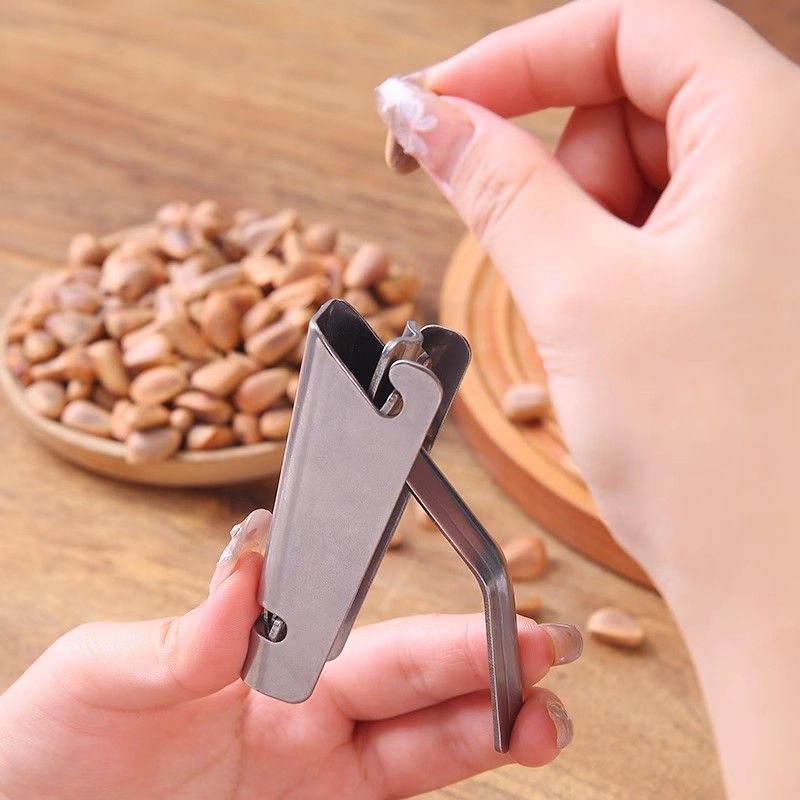 Pine nuts open -shelled clip -pine -peeled shell -peeling artifacts…