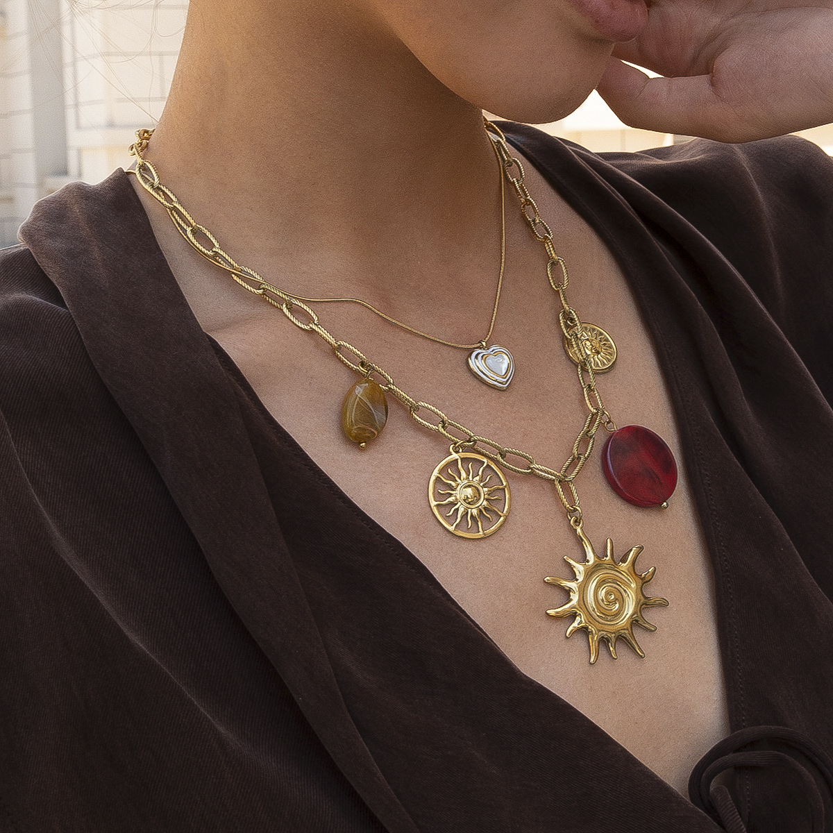 Collar de acero inoxidable de estilo europeo y americano de la mujer no se desvanece collar acrílico de sol lujo ligero nicho explosión transfronteriza