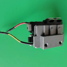 电子调节器;发电机零部件;发动机总成