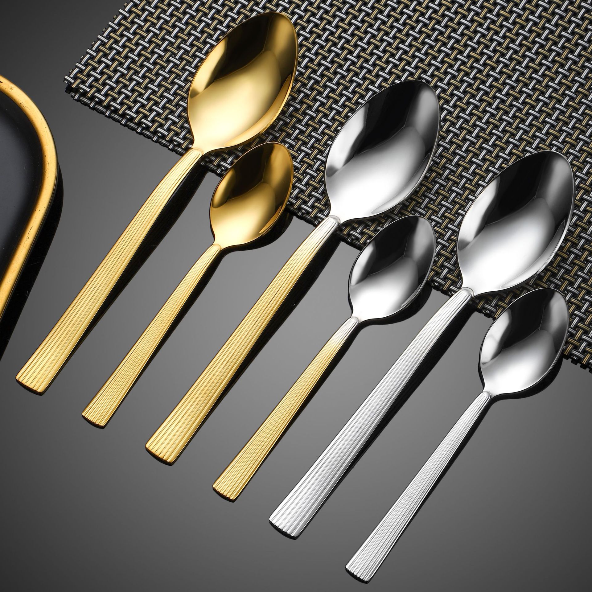Comercio exterior de alta calidad cuchillo de acero inoxidable tenedor cuchara set lujo ligero cubiertos de carne cuchillo de postre cucharas de viento de alto nivel