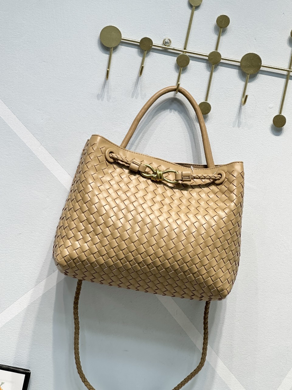 Nueva bolsa de mano de alta calidad de gran capacidad, personalidad femenina, bolsa de tejido simple hecha a mano, bolso de hombro universal