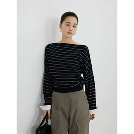 女式针织衫;休闲裤;女式T恤