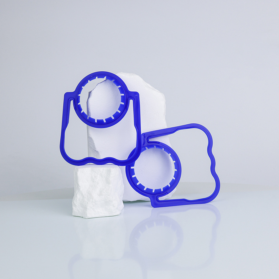 Fábrica de fuente al por mayor botella de agua potable desechable mango de plástico 45 / 48 calibre botella de bebidas PE mango