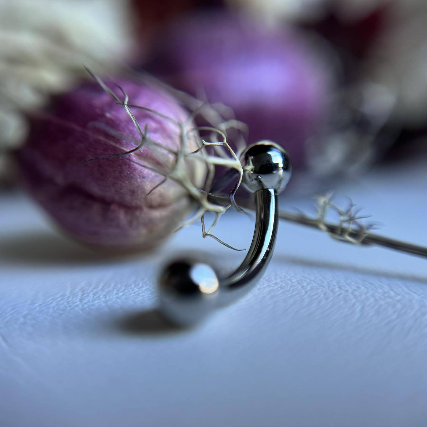 F136 Titanlegierung Basismodell Rundkugel mit Diamant-Außendurchdringung, zylindrisches Zirkon-ummanteltes Innengewinde_voghion.com