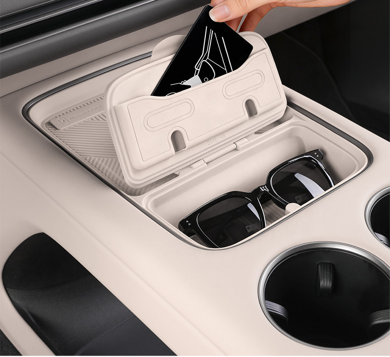 Suitable for the Ideal i8i6, special wireless charging silicone mat for the central console, anti-slip protection for water cups, car interior accessories