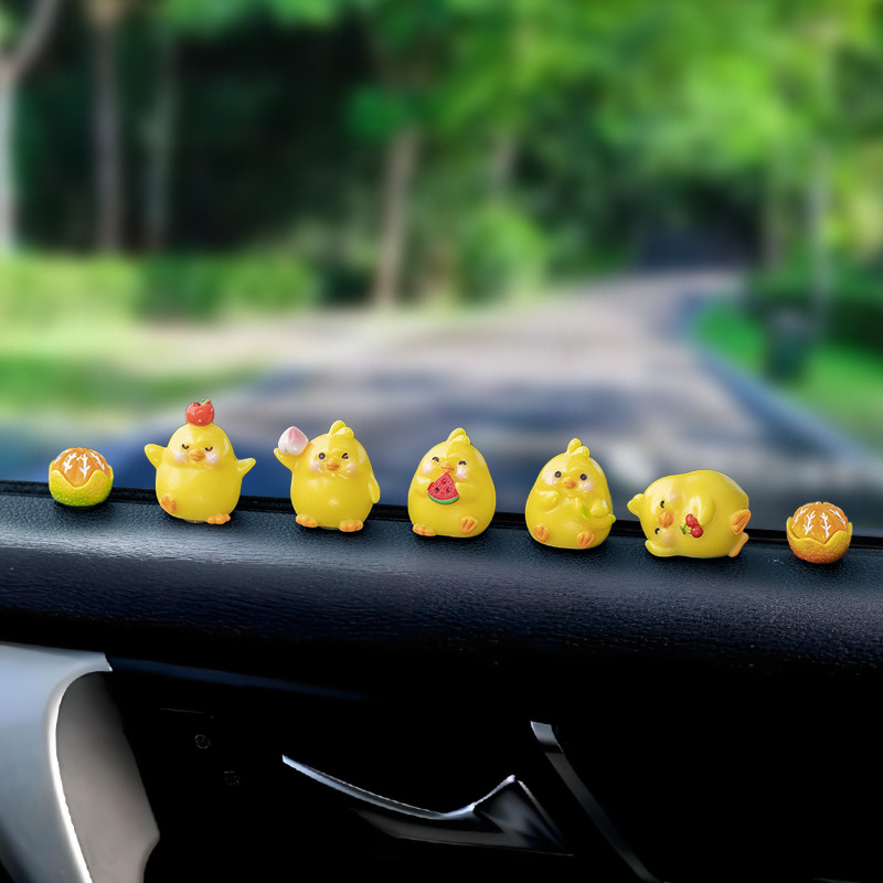 Nueva buena suerte, linda decoración de coche de pollo Bobo, decoración creativa de la consola central del coche, decoración de coche