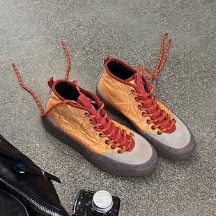 ��Ƥ�иߎͳ�ɫƴ�ӵ�ӖЬŮ2026�����¿�͸�ϵ���������e����Ь