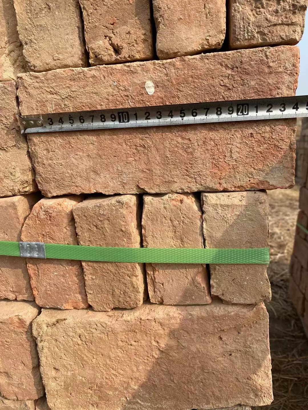 Старые красные кирпичи, старые зеленые кирпичи, напольная плитка, различные спецификации, старые зеленые кирпичи доступны в больших количествах. Добро пожаловать на покупку