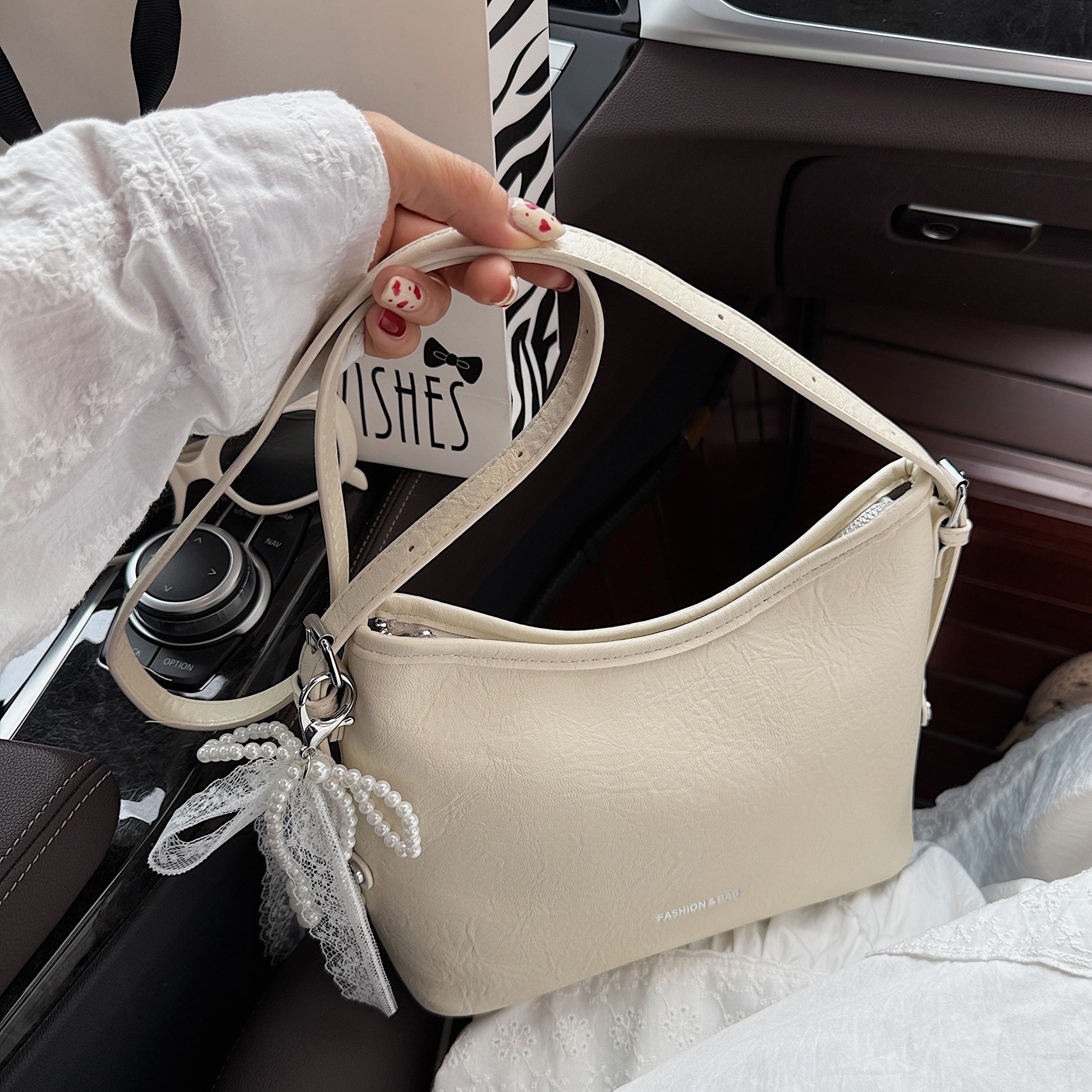 Bolso de axila para mujer 2025 nuevo estilo de alta gama, bolso de hombro de nicho, bolso de mensajero de todo fósforo de cercanías, bolso de cubo popular de este año