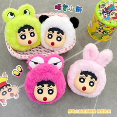 正規版クレヨンしんちゃんのアクセサリーのカバンに飾られています。