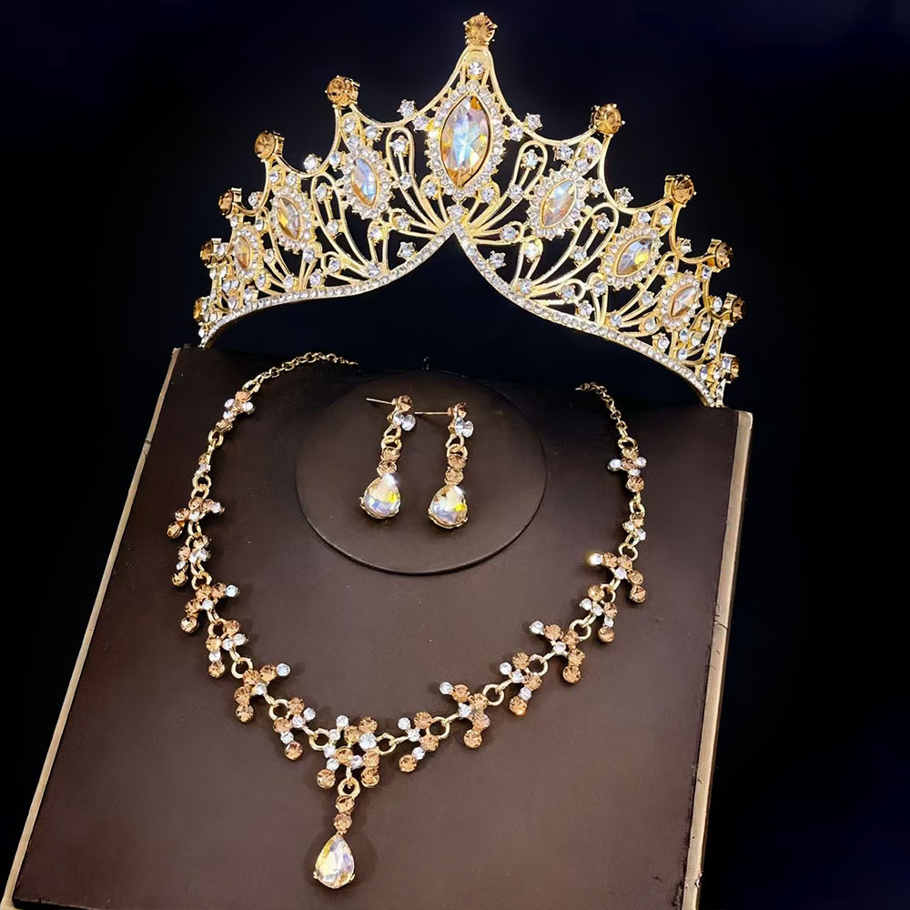 Campanés de oro para la novia corona de tres piezas collares de boda aretes de diamante conjunto de accesorios de boda europeos y estadounidenses al por mayor