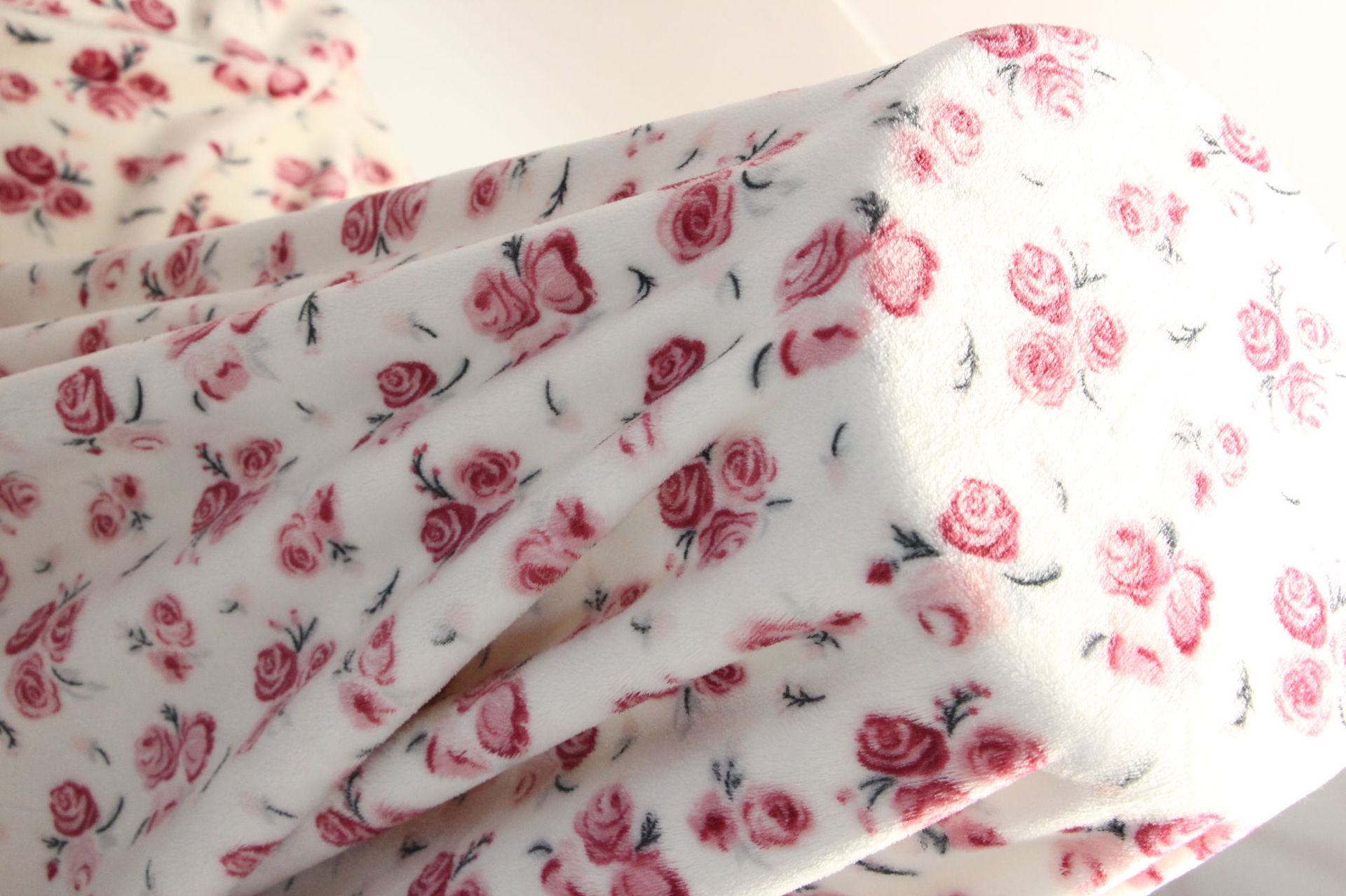 2021新款花朵印花法兰绒系列大花多花法兰绒印花家纺服装面料