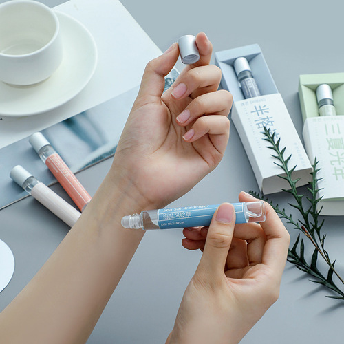 Internet celebrity Shimang's first love and you roll-on perfume female student fresh light fragrance body lotion no man's land roll-on perfume