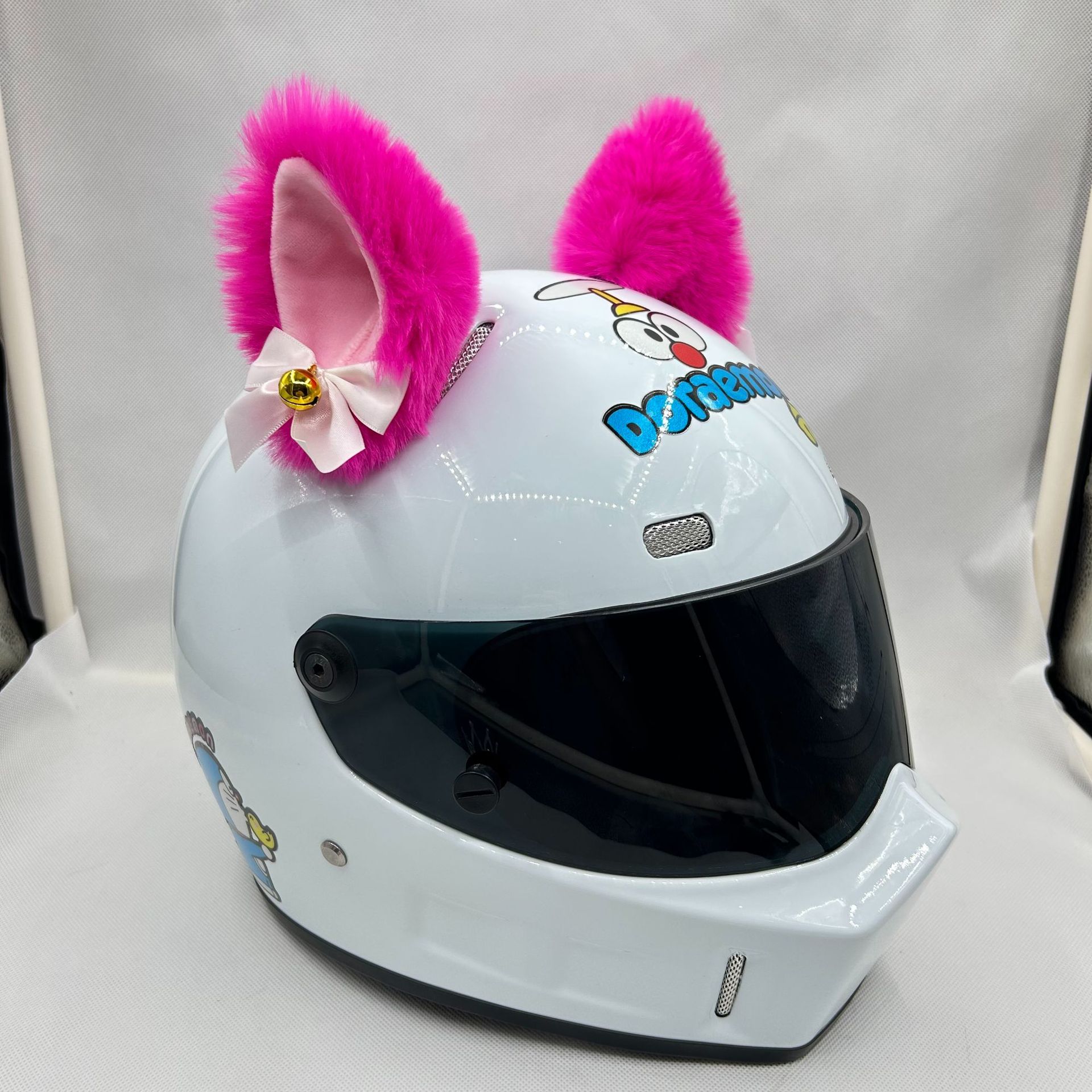 장미 붉은 귀 + 핑크 벨