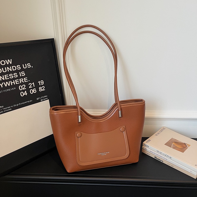 Bolsa de alta calidad retro de gran capacidad para mujeres 2026 nuevo paquete de textura ligera de lujo brazo de viaje ocio bolsa de mano image 9
