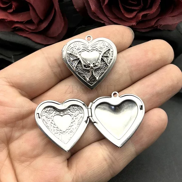 DIY Stainless Steel Eco-Friendly Non-Fading Exquisite Pattern Heart-Shaped Bat Photo Box Jewelry Accessories Pendant DIY Materials