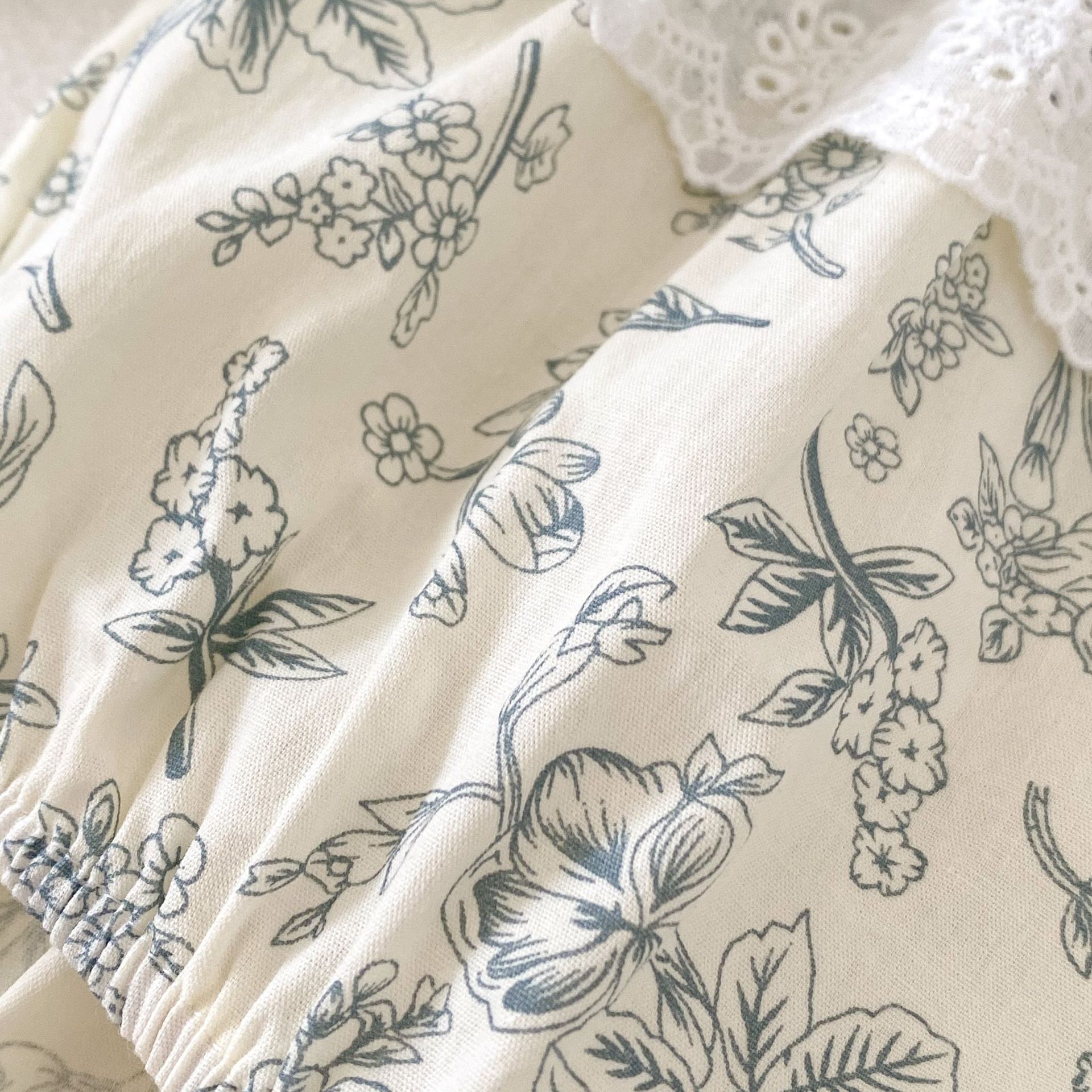 A-class cotton 2024 baby girl autumn 0-3 years old lace collar small fresh floral Ha Yi long sleeved bag fart clothes_voghion.com