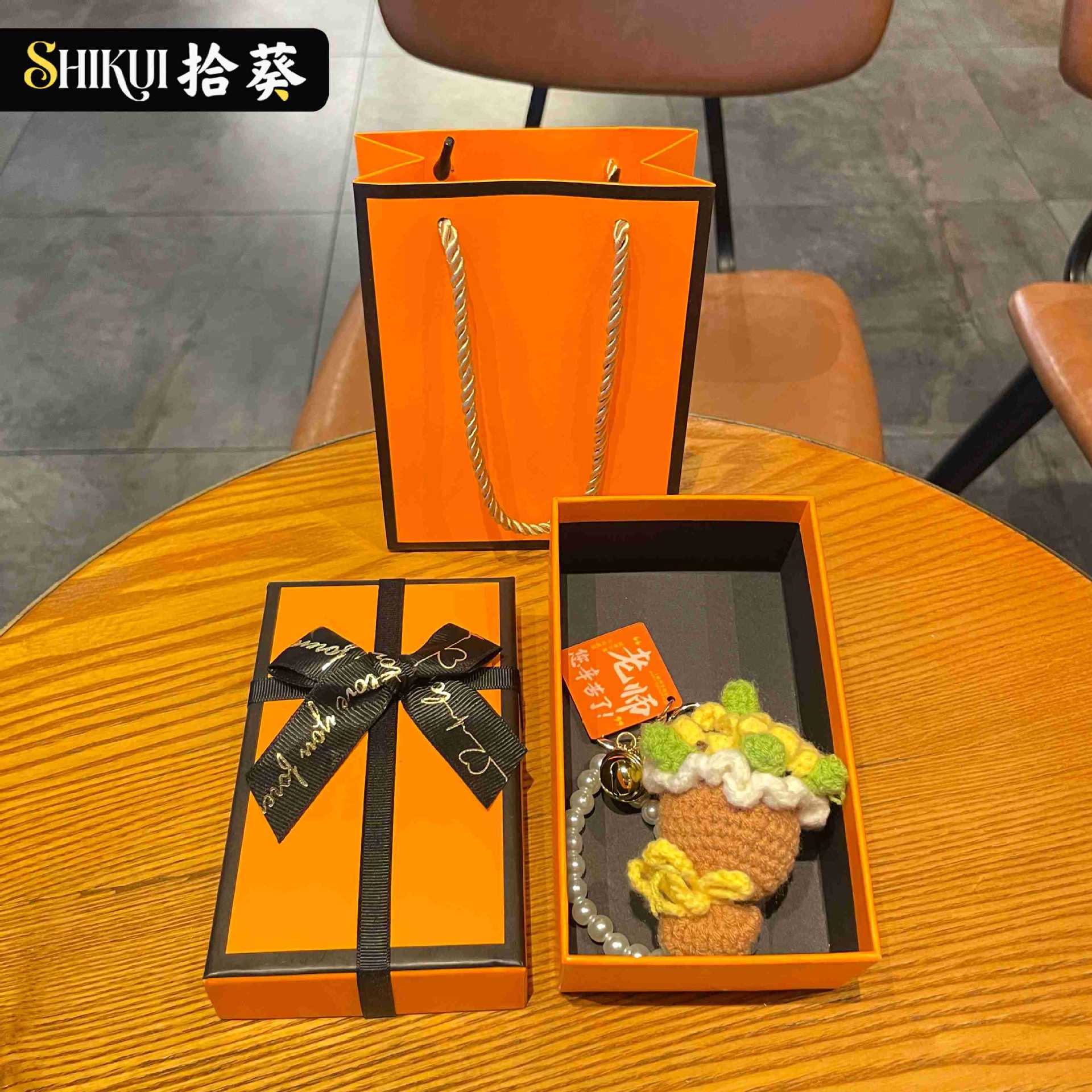 Yellow chain pearl, orange gift box
