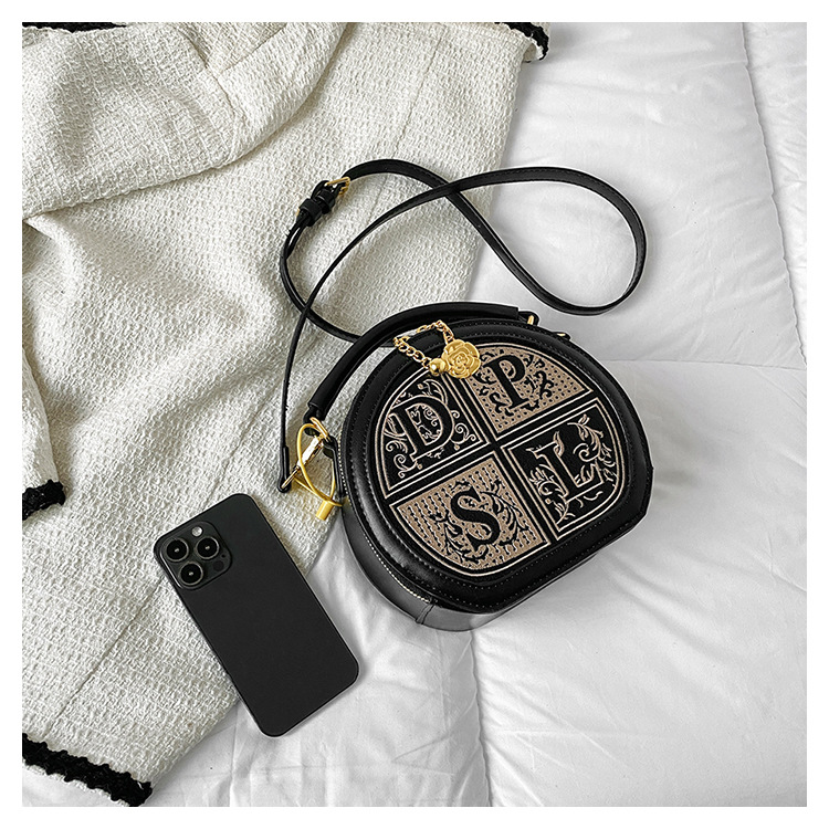 2023 Autumn New Live Broadcast Good Large Capacity Women's Single Shoulder Crossbody Bag Letter Retro Wide Shoulder Strap Bag for Women_voghion.com
