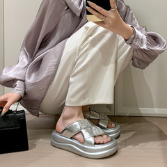 2024 Summer New Round Head Thick Sole Water Drilling Cool Slippers Fashionable INSA Style One Piece Dropshipping Wholesale For Women