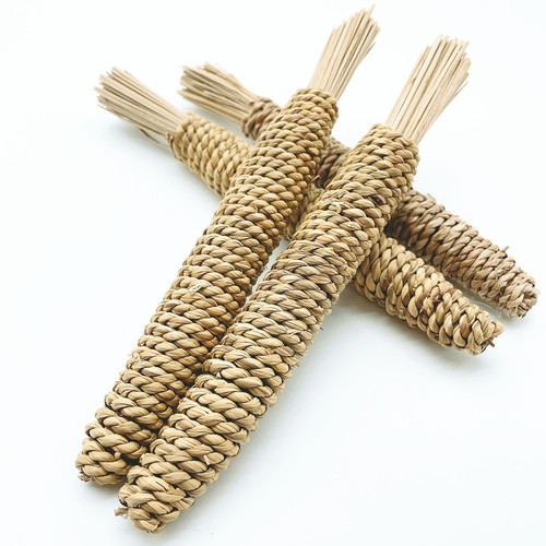 Aquatic grass radish small pet straw molar toy rabbit chinchilla hamster pet molar pet chewing molar toy