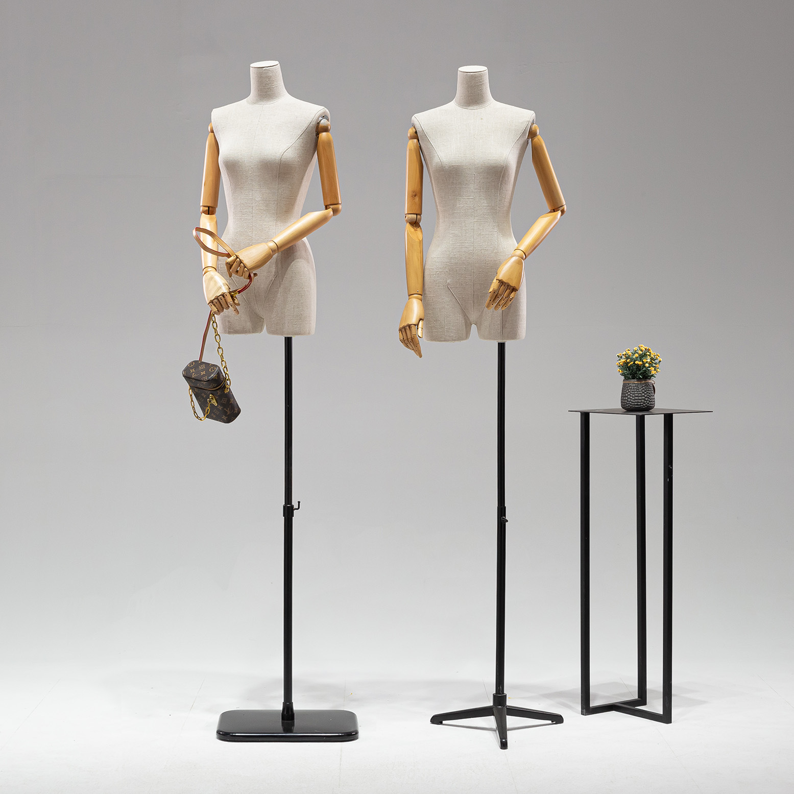 Maniquí Femenino de Medio Cuerpo de Plástico para Escaparate de Tienda de Ropa image 5