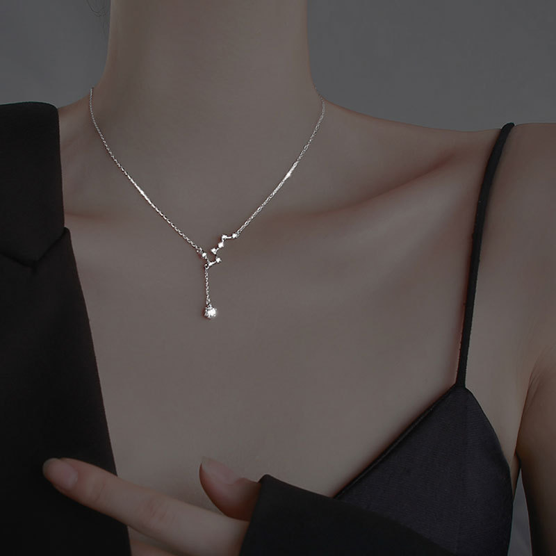 Titanium Steel Butterfly Pearl Necklace for Women, Versatile Niche Clavicle Chain, Stainless Steel Non-Fading Jewelry, Simple New Pendant