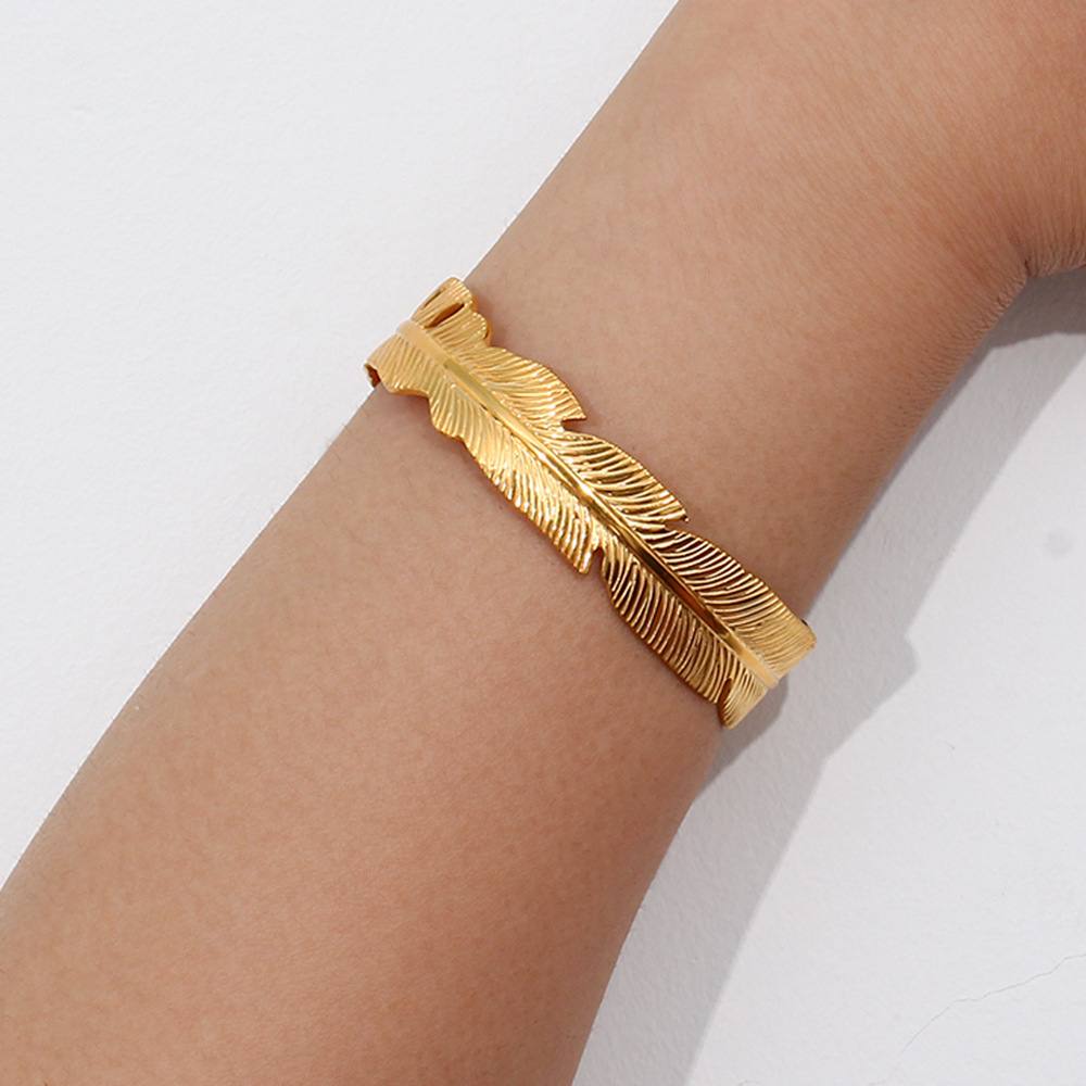 Simple Stainless Steel Plated 18K Golden Open-End Leaf Bracelet