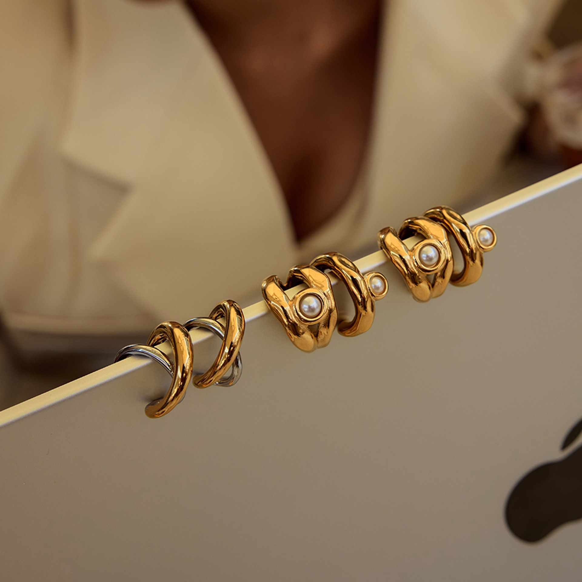 Clip de oreja de perla de acero inoxidable Jieding Pendientes de lujo ligero de alta calidad sin decoloración Accesorios de oreja de acero de titanio Earrings transfronterizos