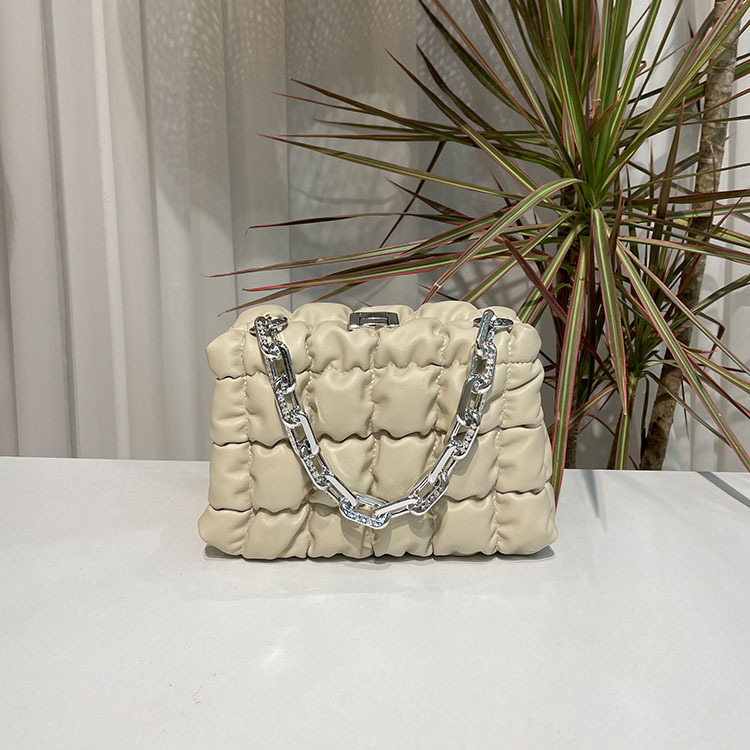 Femmes Petit L'été Faux Cuir Couleur Unie Lingge Pliègues Mignon Carré Fermeture Éclair Sac À Chaîne display picture 2